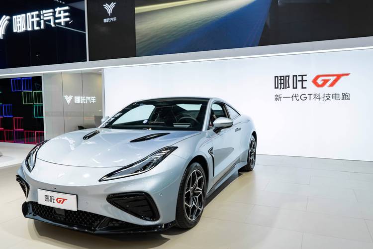 惠州309哪吒汽车在智能汽车领域的表现，领途汽车在新能源汽车市场中的影响力